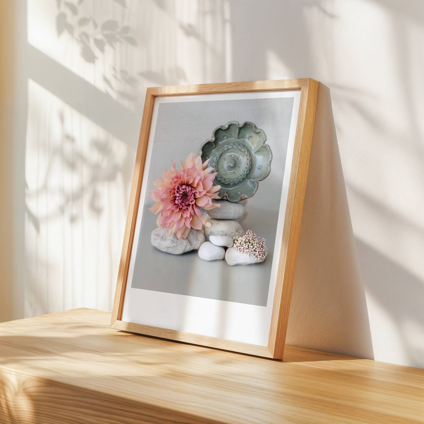 Stenar, blommor och bivattnare